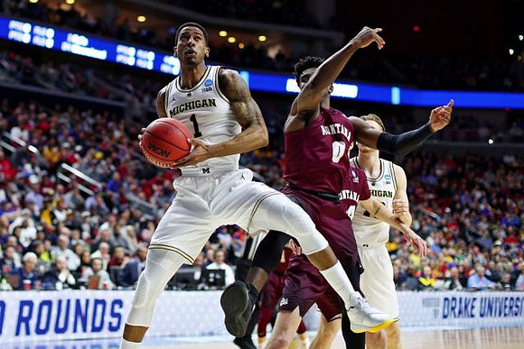 Charles Matthews (1) and Ignas Brazdeikis (13)