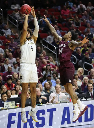 Isaiah Livers (4)