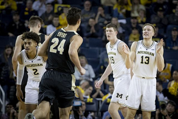 Jordan Poole (2), Jon Teske (15), and Ignas Brazdeikis (13)