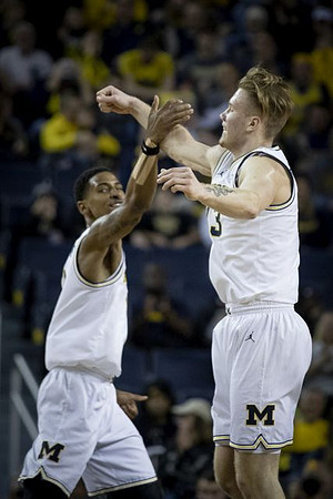 Charles Matthews (1) and Ignas Brazdeikis (13)