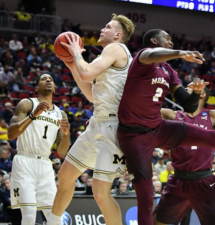 Charles Matthews (1) and Ignas Brazdeikis (13)