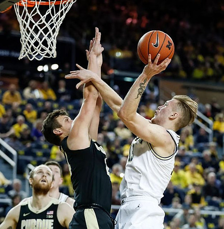 Ignas Brazdeikis (13) and Jon Teske (15)