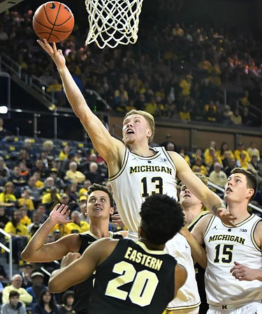Ignas Brazdeikis (13) and Jon Teske (15)