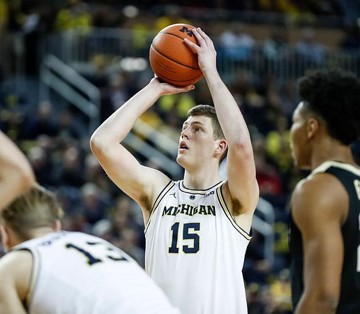 Ignas Brazdeikis (13) and Jon Teske (15)