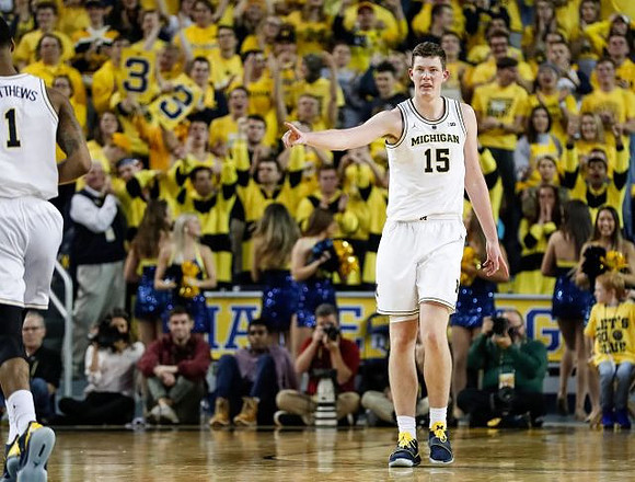 Charles Matthews (1) and Jon Teske (15)