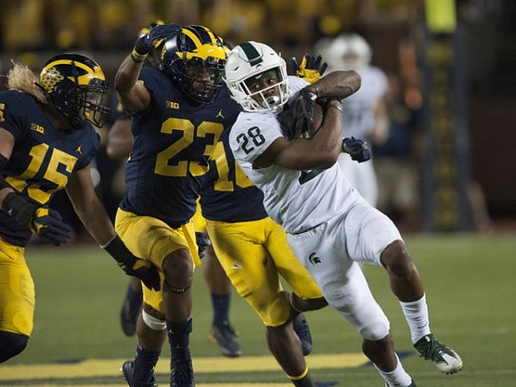 Chase Winovich (15) and Tyree Kinnel (23)