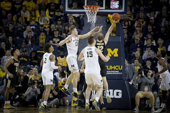 Jordan Poole (2), Ignas Brazdeikis (13), and Jon Teske (15)