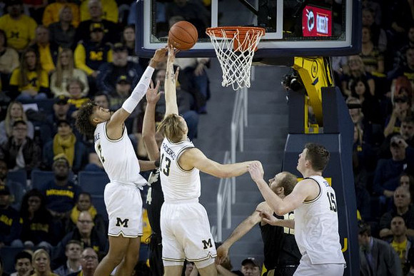 Jordan Poole (2), Ignas Brazdeikis (13), and Jon Teske (15)