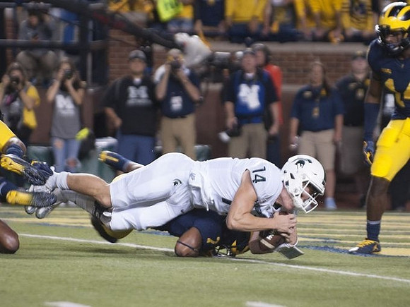 Khaleke Hudson (7) and Josh Metellus (14)