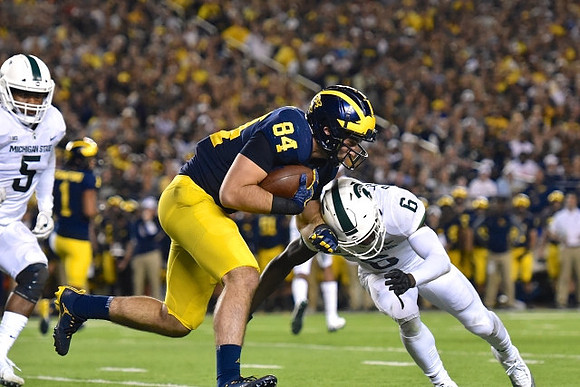 Kekoa Crawford (1) and Sean McKeon (84)
