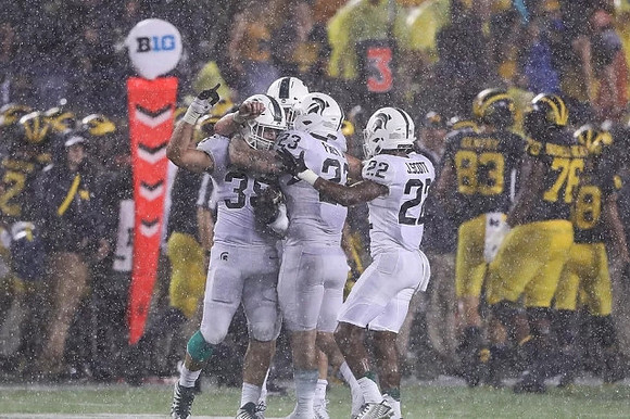 Zach Gentry (83) and Juwann Bushell-Beatty (76)
