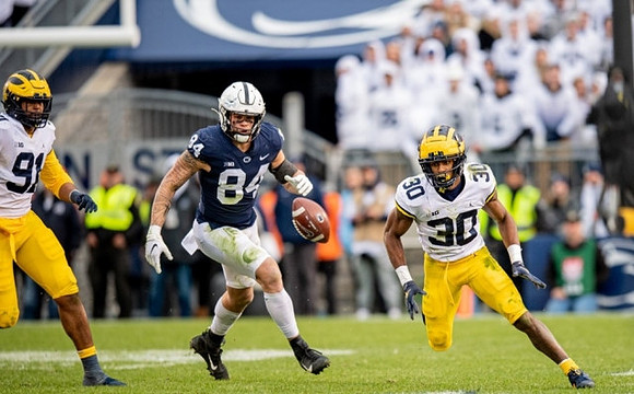 Taylor Upshaw (91) and Daxton Hill (30)