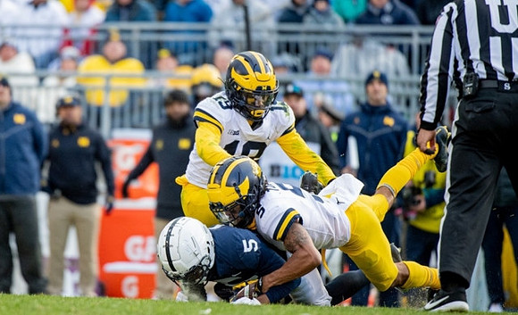 DJ Turner (5) and Rod Moore (19)