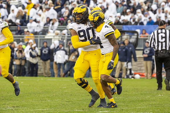 Mike Morris (90) and Vincent Gray (4)
