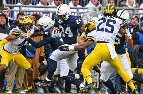 Vincent Gray (4) and Junior Colson (25)