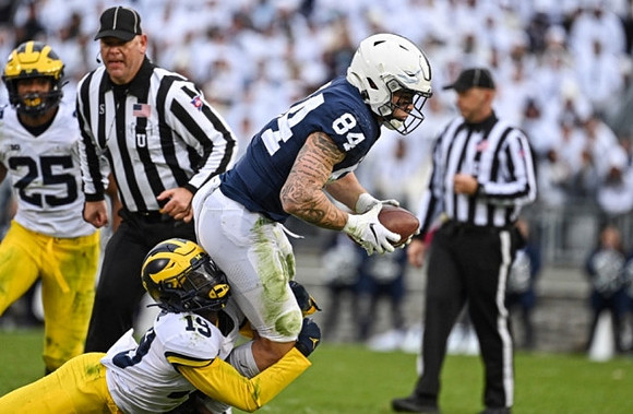 Junior Colson (25) and Rod Moore (19)