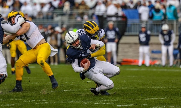 Aidan Hutchinson (97) and David Ojabo (55)