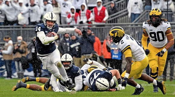 Brad Hawkins (2) and Mike Morris (90)
