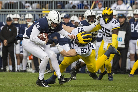 Aidan Hutchinson (97) and David Ojabo (55)