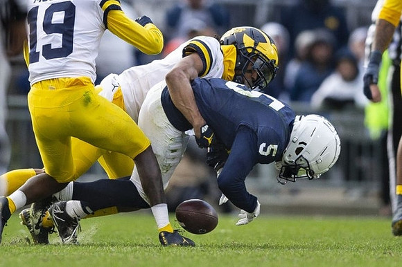 Rod Moore (19) and DJ Turner (5)