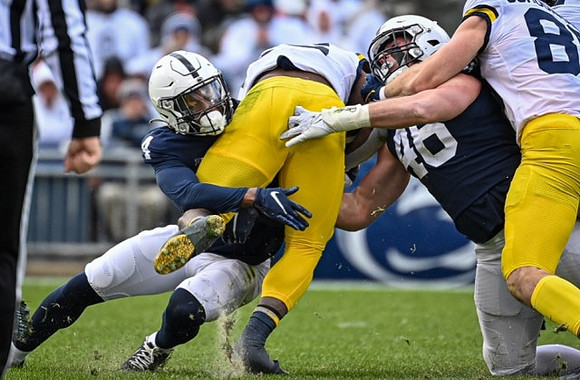 Hassan Haskins (25) and Luke Schoonmaker (86)