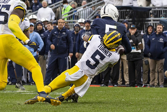 David Ojabo (55) and DJ Turner (5)