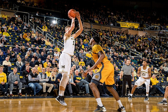 Moritz Wagner (13) and Zak Irvin (21)