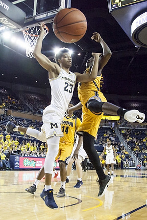 Ibi Watson (23) and Xavier Simpson (3)