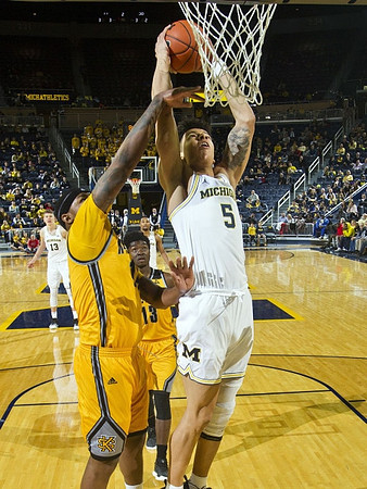 Moritz Wagner (13) and D.J. Wilson (5)