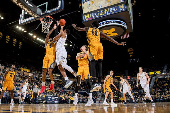 Derrick Walton Jr. (10), Zak Irvin (21), D.J. Wilson (5), and Moritz Wagner (13)