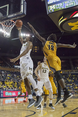Zak Irvin (21) and Moritz Wagner (13)