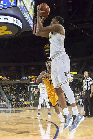 Muhammad-Ali Abdur-Rahkman (12) and Zak Irvin (21)
