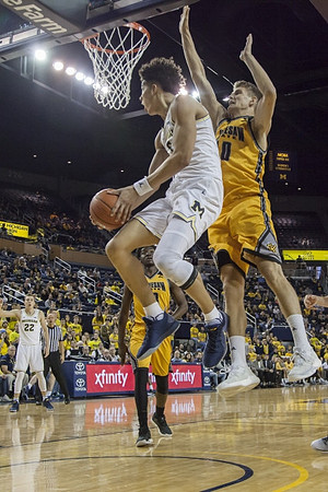 Duncan Robinson (22) and D.J. Wilson (5)