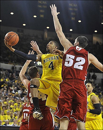 Darius Morris (4) and Jordan Morgan (52)