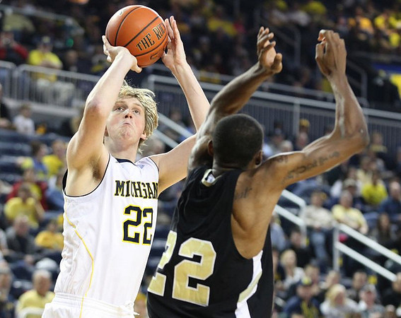 Blake McLimans (22)