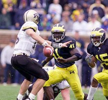 Tommy Hendricks (41) and DeWayne Patmon (15)