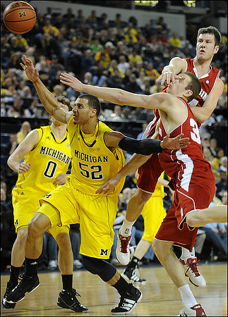 Zack Novak (0) and Jordan Morgan (52)
