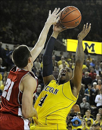 Darius Morris (4)