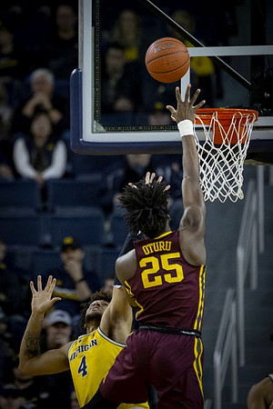 Isaiah Livers (4)