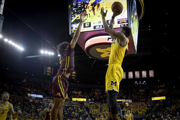 Charles Matthews (1) and Ignas Brazdeikis (13)