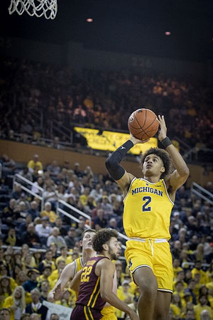 Jordan Poole (2) and Jon Teske (15)