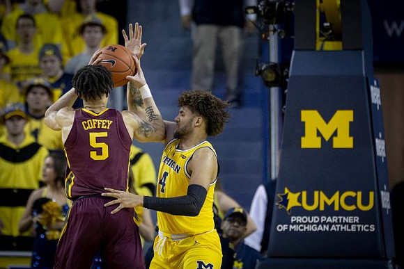 Isaiah Livers (4)