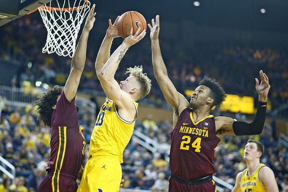Ignas Brazdeikis (13) and Jon Teske (15)