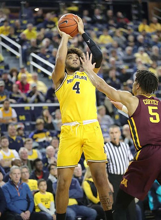 Isaiah Livers (4)