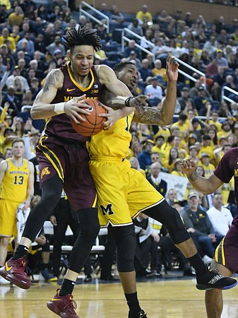 Charles Matthews (1) and Ignas Brazdeikis (13)