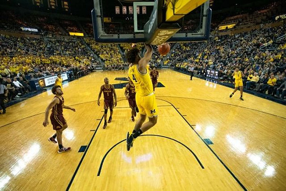 Isaiah Livers (4)