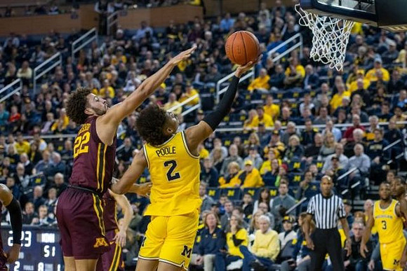 Jordan Poole (2) and Zavier Simpson (3)