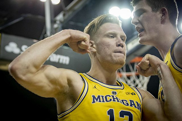 Ignas Brazdeikis (13) and Jon Teske (15)
