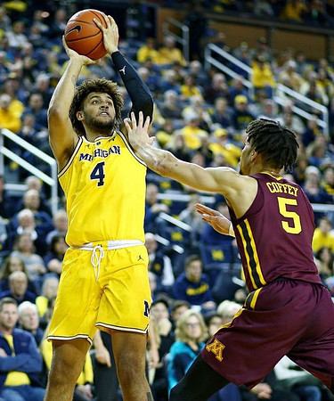 Isaiah Livers (4)
