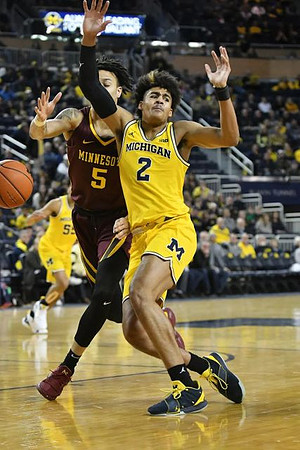 Jordan Poole (2) and Eli Brooks (55)